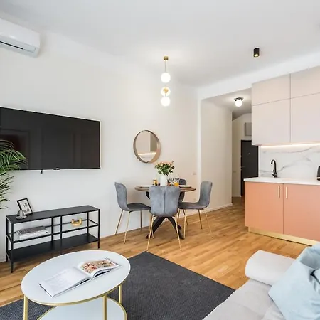 Breathtaking Spacious 2br - Center ブカレスト