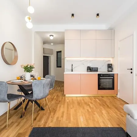 Breathtaking Spacious 2br - Center ブカレスト