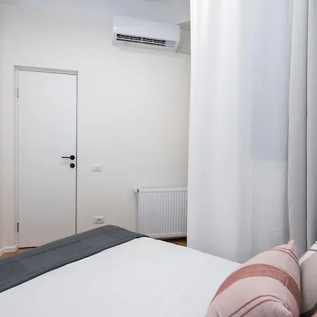 Breathtaking Spacious 2br - Center *