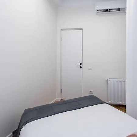 Apartamento Breathtaking Spacious 2br - Center
