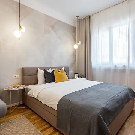 Breathtaking Spacious 2br - Center דירה *