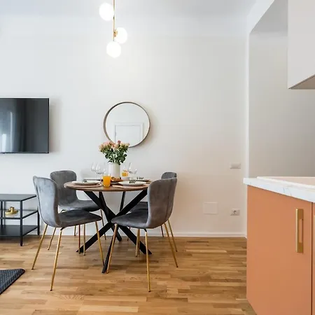 Breathtaking Spacious 2br - Center