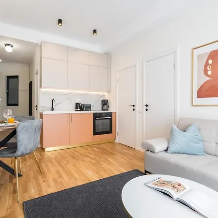 Breathtaking Spacious 2br - Center *