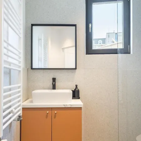 Breathtaking Spacious 2br - Center