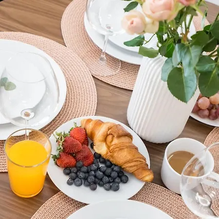 Breathtaking Spacious 2br - Center *