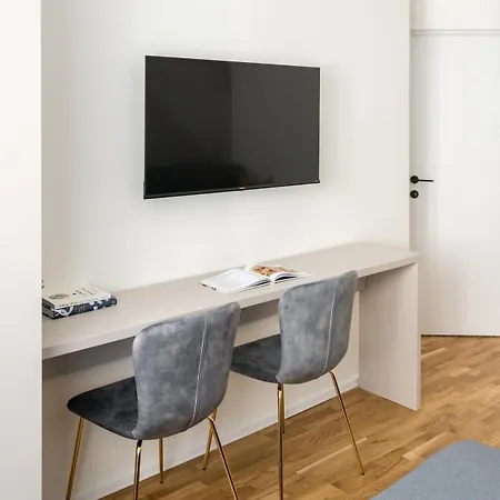 Breathtaking Spacious 2br - Center