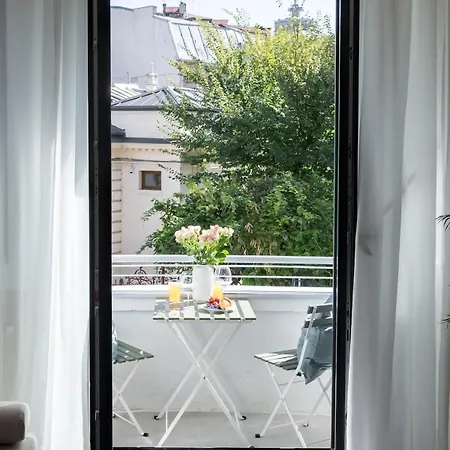 Breathtaking Spacious 2br - Center