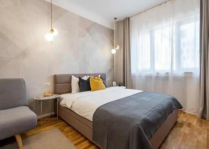 Breathtaking Spacious 2br - Center Lejlighed *