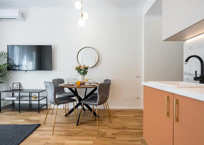 Breathtaking Spacious 2br - Center