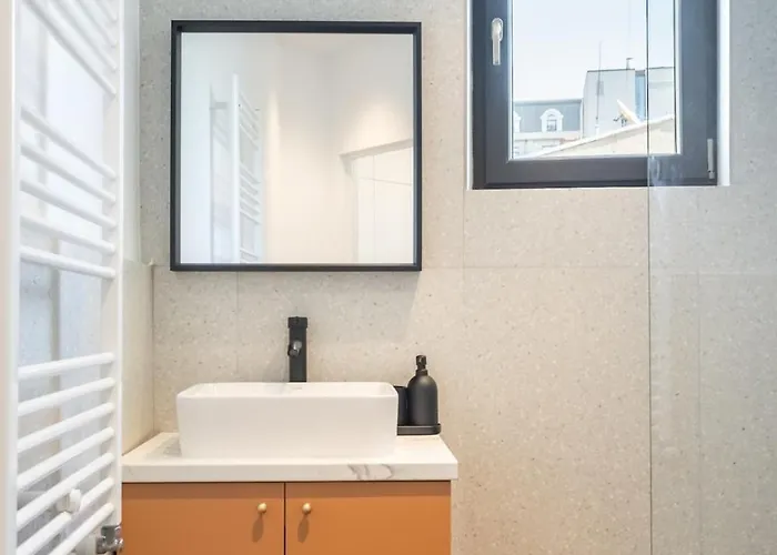 Breathtaking Spacious 2br - Center