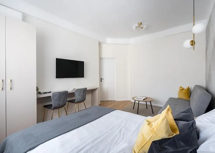 Breathtaking Spacious 2br - Center *