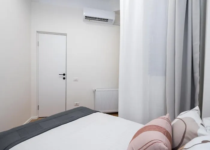 Breathtaking Spacious 2br - Center *