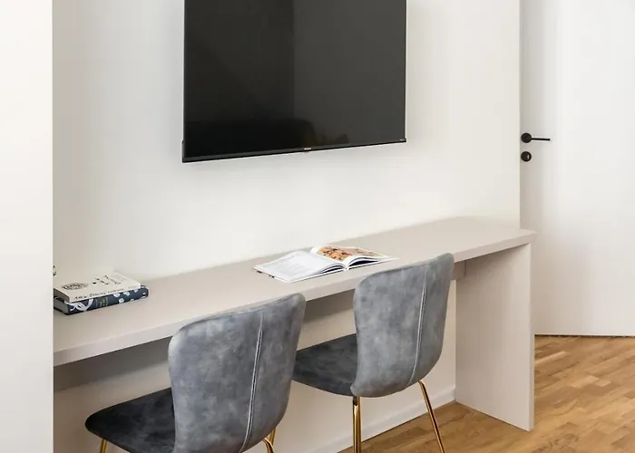 Breathtaking Spacious 2br - Center