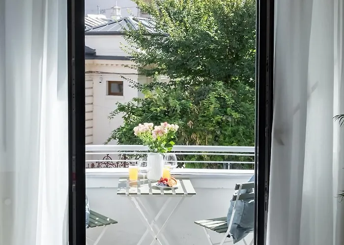 Breathtaking Spacious 2br - Center