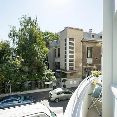 Apartman Breathtaking Spacious 2br - Center Bukarest