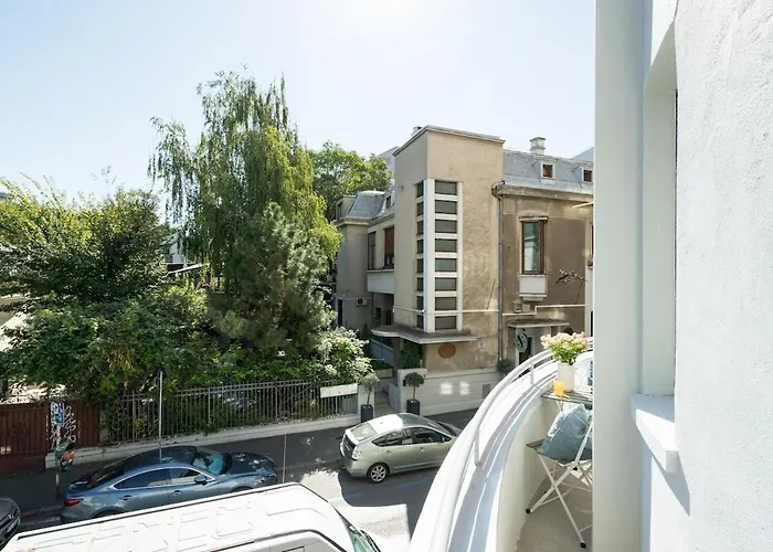 Apartman Breathtaking Spacious 2br - Center Bukarest