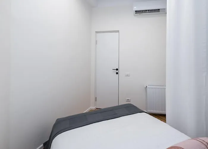 Apartman Breathtaking Spacious 2br - Center
