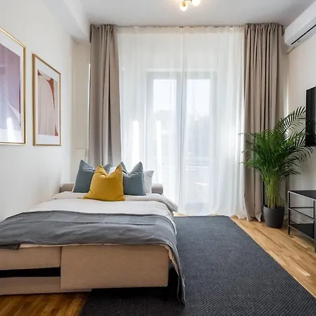 Apartment Breathtaking Spacious 2br - Center Bucharest
