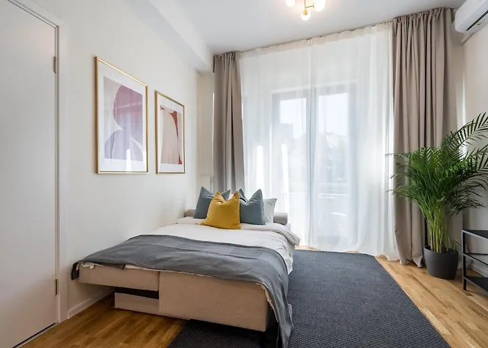 Апартаменти Breathtaking Spacious 2br - Center *